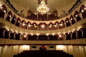 Городской театр Карловы Вары